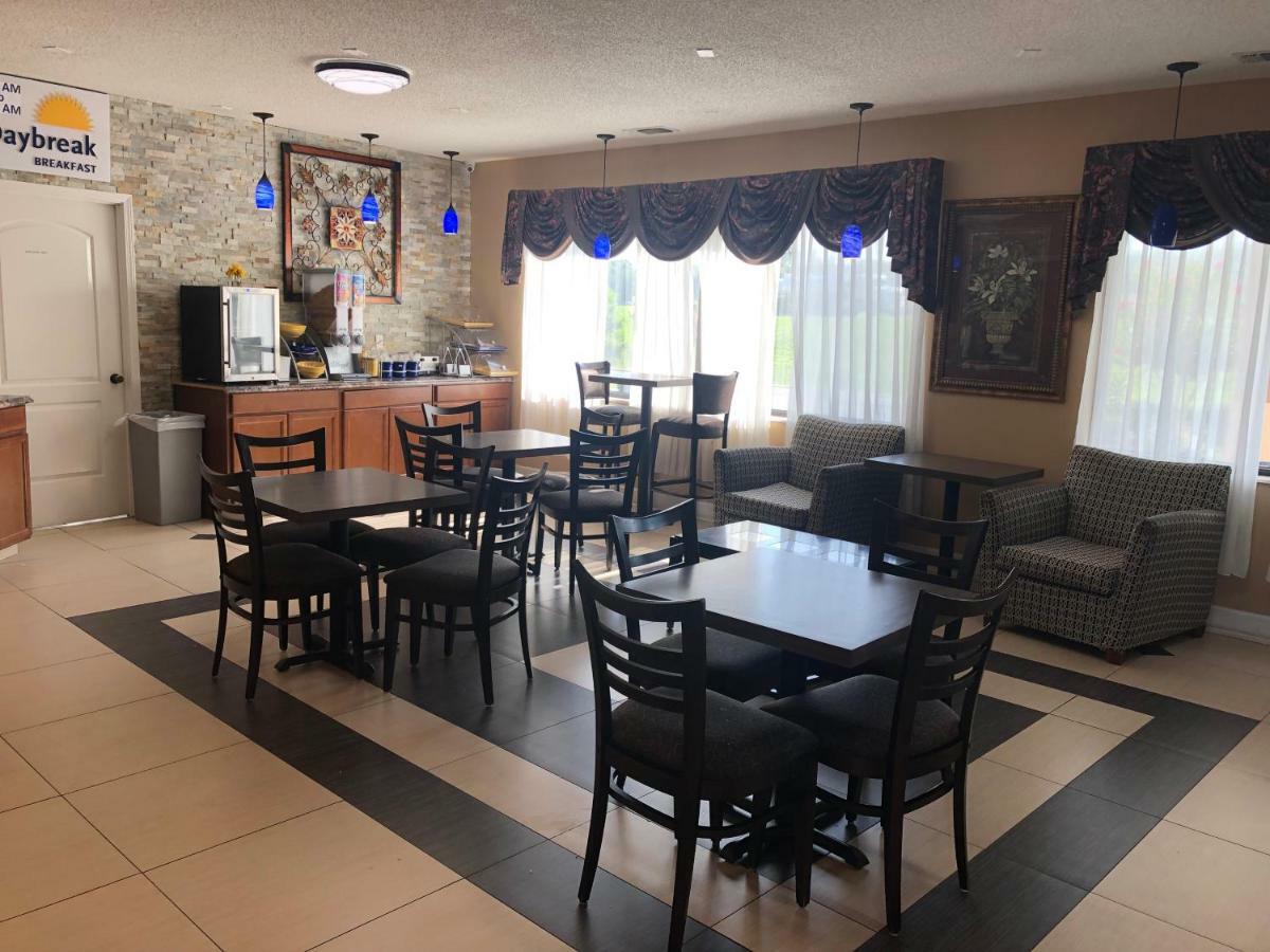 Days Inn By Wyndham Columbus Exterior photo