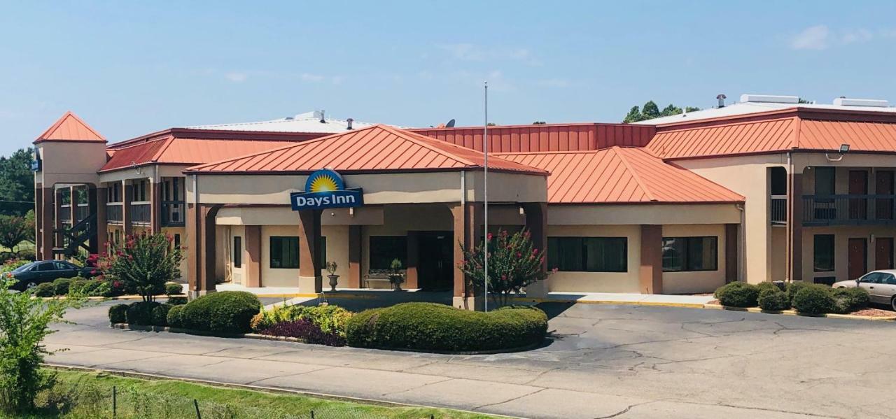 Days Inn By Wyndham Columbus Exterior photo